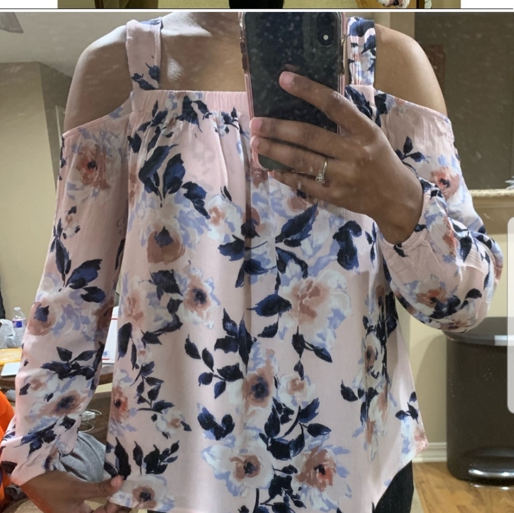 Cold Shoulder Top - Picture 2 of 3